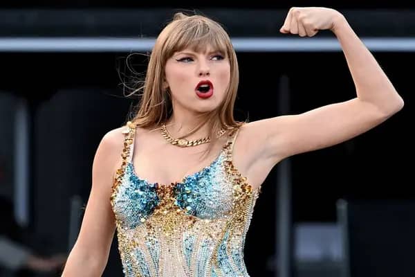 As Taylor Swift begins her Toronto run, she acknowledges her Canadian fans, saying, “We are so back!”